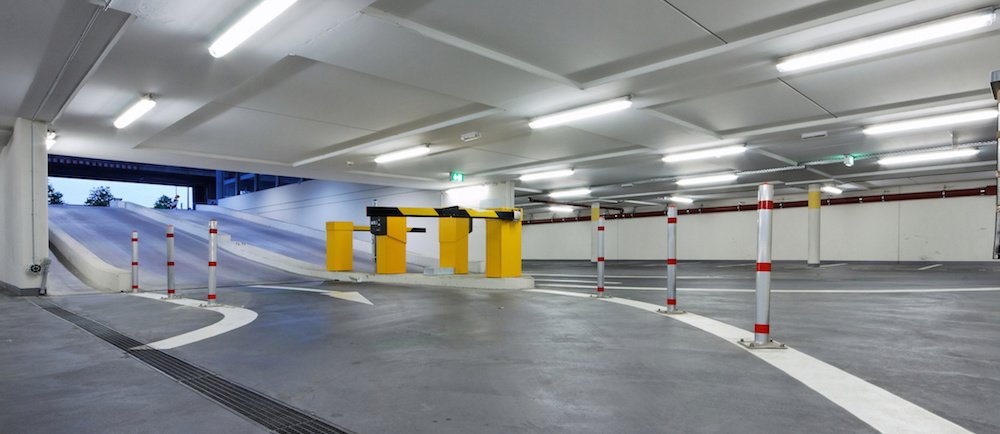 Comment l’éclairage rend-il les parkings plus sûrs ?