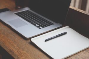 Pourquoi vos pages catégories génèrent des milliers d'URL à paramètres indexées