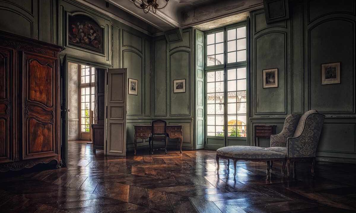 Vieux parquet qui craque : quand il faut vraiment s'en préoccuper